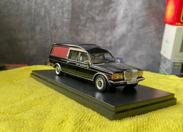 metbex tavan modelleri: Коллекционная модель Mercedes-Benz 200 W123 Hearse black 1982 Schuco — 28