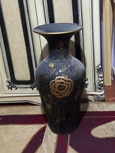 qara reng sekilleri: Bir vaza, Keramika — 1