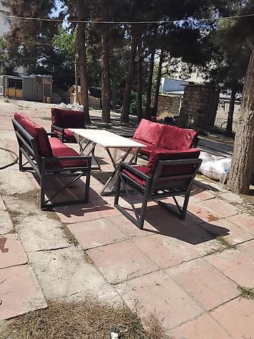 divan stolu: Metall karkaslı açıq hava mebel dəsti Tərkib: - 1 ədəd ikinəfərlik — 3