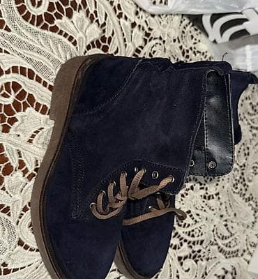 batinka 43: Tünd göy rəngdə zamşa bağcıqlı botlar Türkiyədən sipariş lə gətirilib — 2