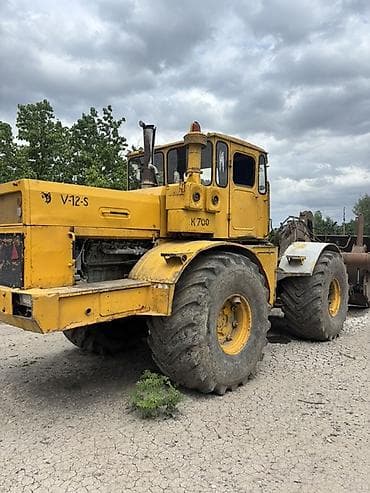 lexus is: K-700 “Kirovets” ağır sinif təkərli traktor - Güclü V12 dizel — 2