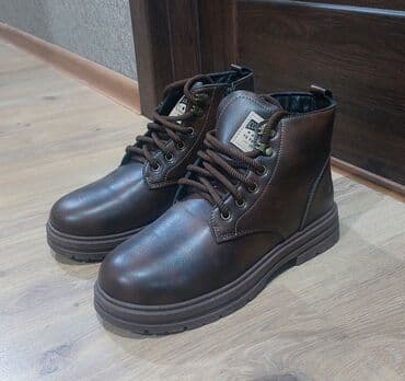 şnurlu botinkalar: Kişi üçün qışlıq/qışa uyğun botlar - Rəng: tünd qəhvəyi - Material — 1