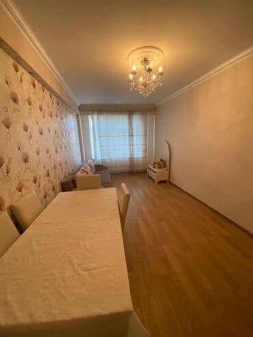 kiraye ev qarayevde: Gənclik m\s-nın düz yanında 5 mərtəbəli binanın 4-cü mərtəbəsində — 3