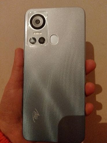 Itel smartfon - Rəng: açıq mavi, şaquli teksturalı arxa qapaq -