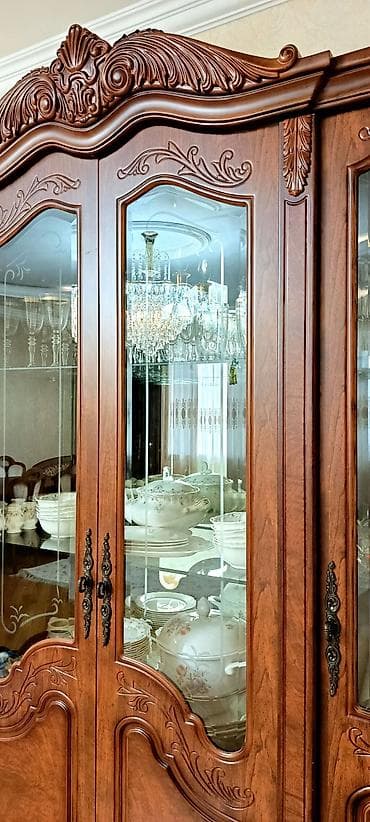kitab tortu: Klassik üslubda vitrinli bufet/dolap - Razmer: en-2.05 sm/ hündürlük- — 2
