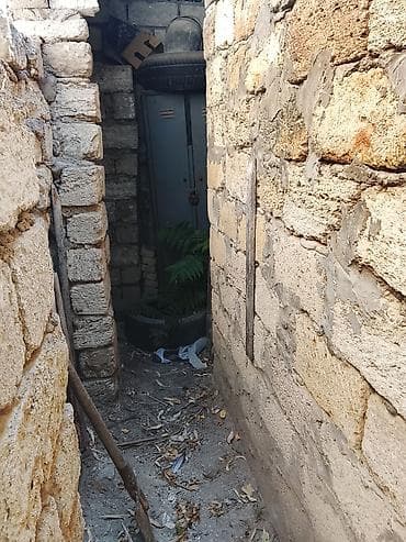 ev satiram: Satılır: həyət daxili köməkçi tikili/anbar - Yerləşmə: dar küçəyə — 5