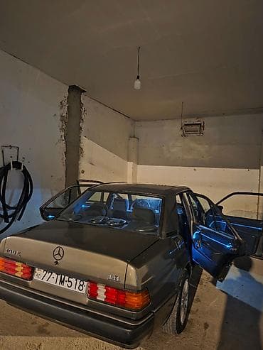 mercedes e class: Mercedes-Benz 190 (W201): 1.8 l | 1992 il Sedan — 2