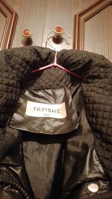 gödəkçələr: Kurtka.Yaxwl veziyyetdedi.5 manat.Tund qaradl — 2