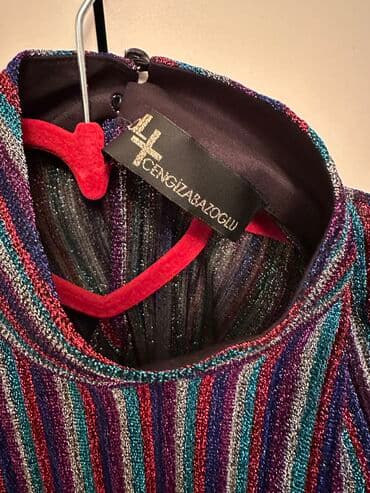 Kurtkalar: Cengiz Abazoglu dizayner kolleksiyasindan bluz
S razmer — 3