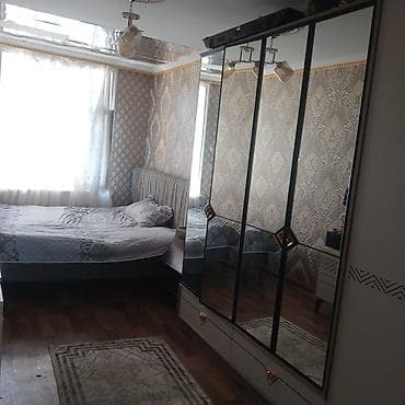 Mənzillər: Seherin merkezinde 4 mertebeli binanon 3 cu mertebesi 3 otagli ev — 6