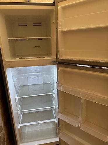 qapi zvanoku: İki qapılı məişət soyuducusu (üst kamera dondurucu, alt kamera — 3