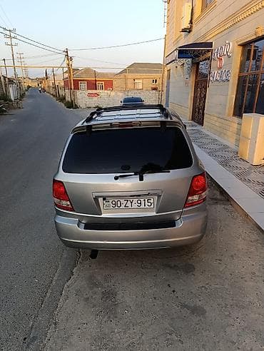 Kia: Kia Sorento, gümüşü rəng, 5 qapılı SUV. Texniki və dizayn — 9