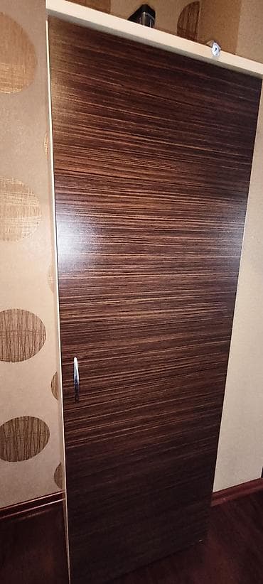 İşlənmiş, 1 qapı, Təkərli, Qəhvəyi, Taxta, Açılan, Düz dolab