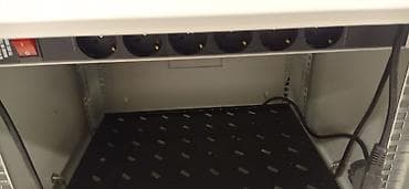 Divardan asılan server/network şkafı (rack kabinet) - Ölçü: təxminən — 2