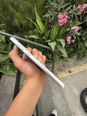 samsung note 8 satilir: Samsung Galaxy S21 FE, rəng - Ağ, Qırıq — 4