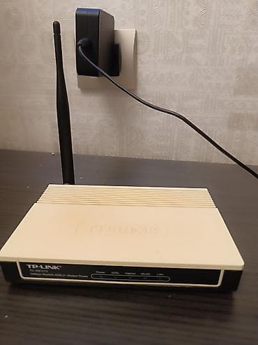 TP-LINK TD-W8910G ADSL2+ modem-router

- 54 Mbps. Adapeteri var