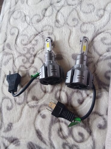 led iwiqlar: İki ədəd LED avtomobil lampası. Gümüşü rəngdə olan bu lampalar — 1