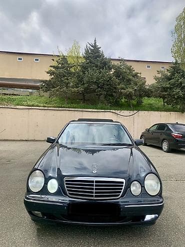 Mercedes-Benz E 320: 3.2 l | 2000 il Sedan
