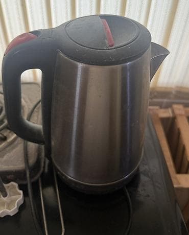 Paslanmayan poladdan elektrik çaydanı. Korpus metal materialdan — 1