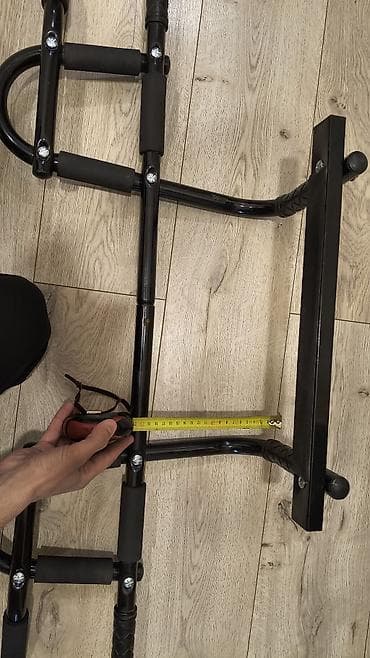gitara satilir: Turnik. qapının üst hissəsinə keçirilən. satışda 170 manatadır. evdə — 3