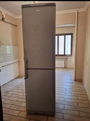 Soyuducu tam işlekdir Tecili satilir 250 azn Unvan:,8 mkr 023*Deniz
