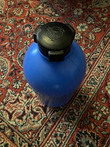 Mavi rəngli 5 litr tutumlu plastik bidon - Həcm: 5 L (korpus üzərində — 2