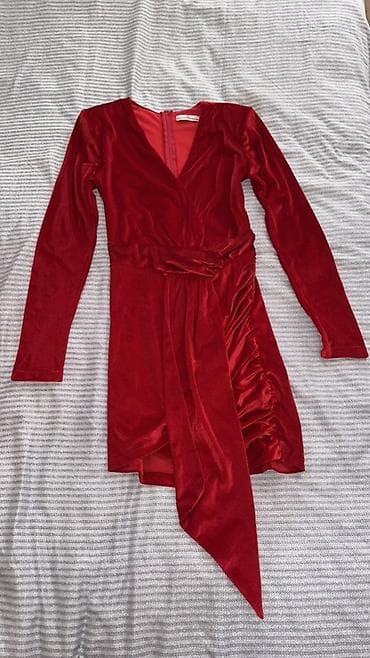 cicekli don: Qırmızı məxməri qadın donu - Material: yumşaq, parlaq məxmər - Rəng — 2