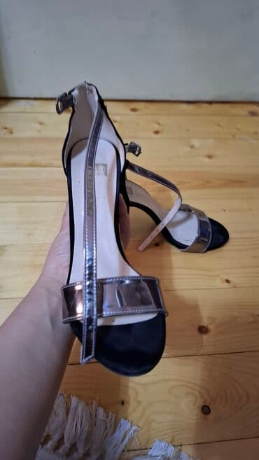 parca krasofkalar: 50 manata alinib. 1 2 defe toya geynilib yeni kimidir. - Rəng: qara — 6