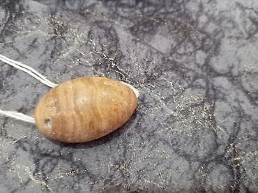 tebiyi saclar: Zob əridən Təbii daşdan hazırlanmış oval kolye asqısı - Material — 4