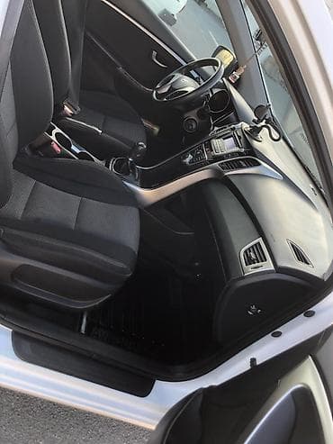 d2s led: Hyundai i30 wagon – ağ rəngdə, praktik və iqtisadi ailə avtomobili — 4