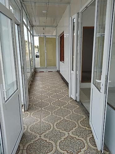 Bağ evləri: İcarəyə obyekt Təsvir: - Şüşəbənddən ibarət geniş vitrinli fasad — 4