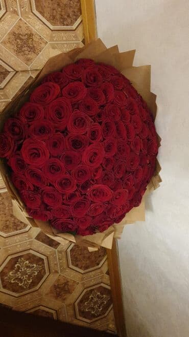 guller ve adlari: Baha alınıb . Təbii güllərdir
101 qızıl gül — 1