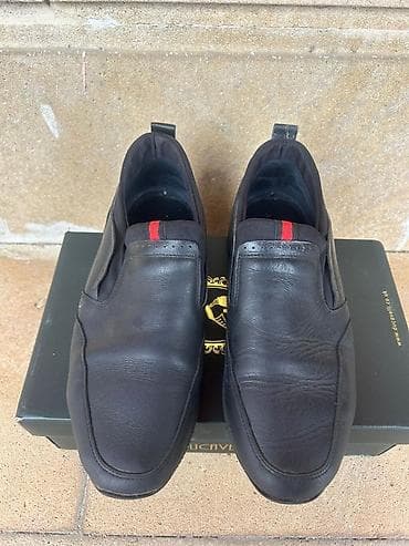 Səndəl və şəp-şüplər: Kişi üçün klassik qara slip-on ayaqqabı - Model: slip-on (bağsız) — 1