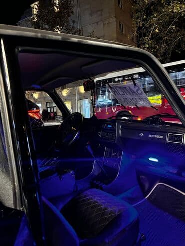 teker yazilari: Model: Lada 2107 Kuzov: sedan, qara rəng Dövlət nömrə nişanı — 7