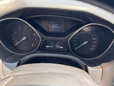 спидометр: Ford Focus sedan – qara rəng, AZ nömrə nişanı. - Kuzov: sedan, qara — 7