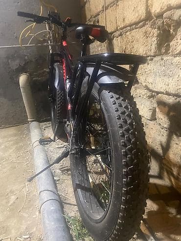 format velosiped: Fatbike tipli dağ velosipedi Xüsusiyyətlər: - Enli, iri protektorlu — 1