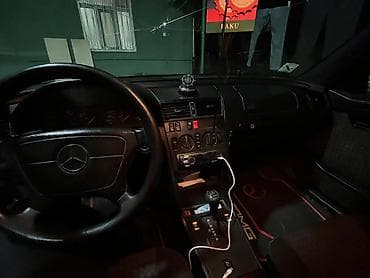 Mercedes-Benz C 180: 1.8 l | 1995 il Sedan