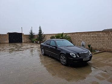 lider disk: Mercedes‑Benz E‑Class (W211) sedan – qara rəng, 4 qapı, 5 yerlik. - — 3