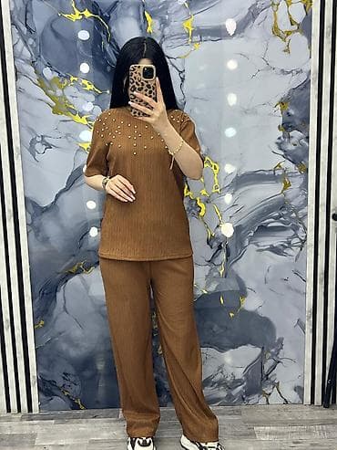 desd paltarlar: Qadınlar üçün iki hissəli gündəlik dəst - Model: qısaqol üst və düz — 4