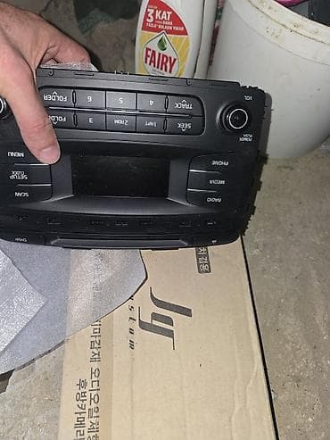 kia rio manitor: Avtomobil multimedia/radio başlığı (OEM) Xüsusiyyətlər: - Ön paneldə — 2