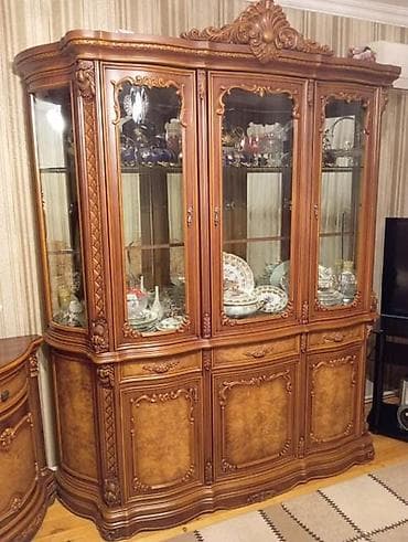 Klassik üslubda geniş vitrinalı bufet - Material: keyfiyyətli massiv
