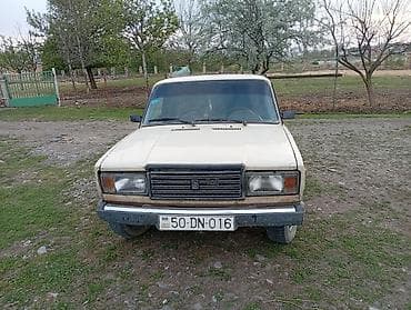 VAZ 2107 sedan - Kuzov: klassik sedan, açıq rəngli (ağ/krem tonunda)