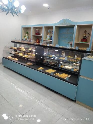 böyük soyuducu: Yüksək keyfiyyətdə şirniyyat vitrinlərinin istənilən ölçü və dizaynda — 27