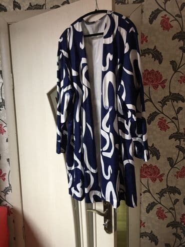 russia jaket: Uzun kardiqanqarishiq rengler,goy ve aq yungul üst geyim.Весенний — 2