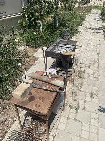 barbekü: Metalldən hazırlanmış kömürlü manqal - Geniş, qalın divarlı metal — 2