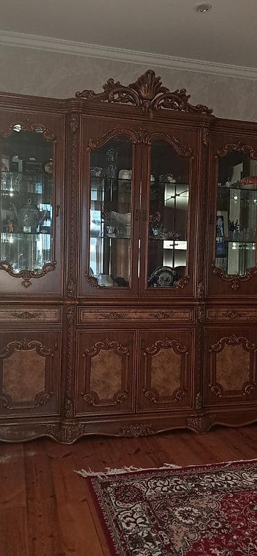 qonaq stulu: Masa və oturacaqlar — 4