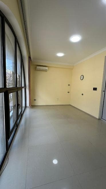 Kirayə ofis – 40 kv.m, Nizami metrosuna 2 dəqiqə məsafə Yerləşmə: - — 4