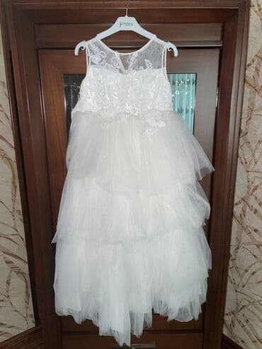 sumqayitda donlar: 8 yaş uşaq uçun ziyafet geyimi. ( 7-9 yaşa uyğundur) Panço-dan 170 azn — 2