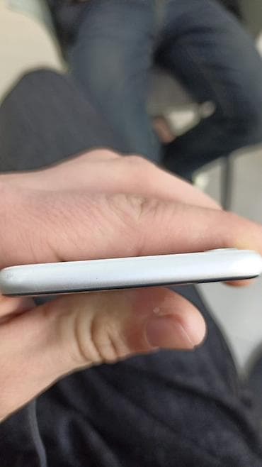 apple se 4: IPhone SE 2020, Ağ, Barmaq izi — 5