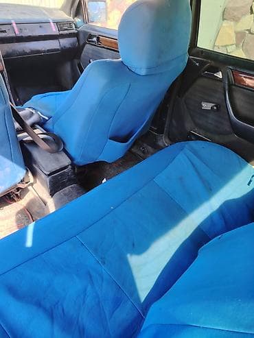 e 3 2: Mercedes-yesqa sedan - Kuzov: 4 qapılı sedan, tünd yaşıl rəng - — 3